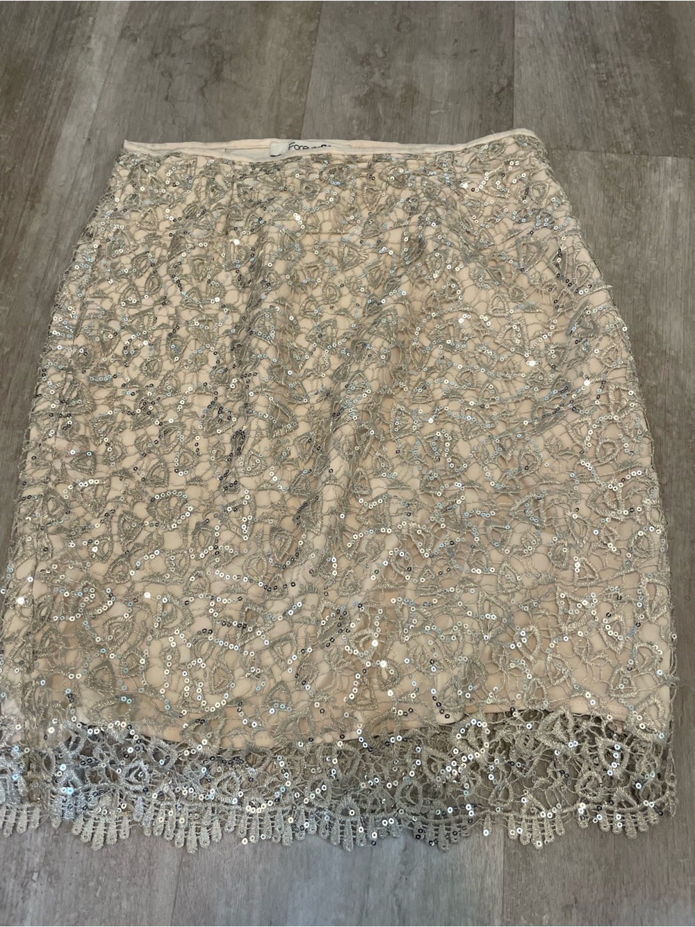 NWOT Forever 21 Sequin Lace Pencil Skirt in Beige and Silver Size 6